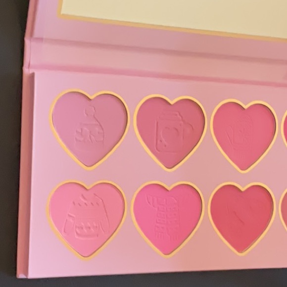 P.Louise Baby It's Cold Outside Blush Palette - Picture 3 of 5